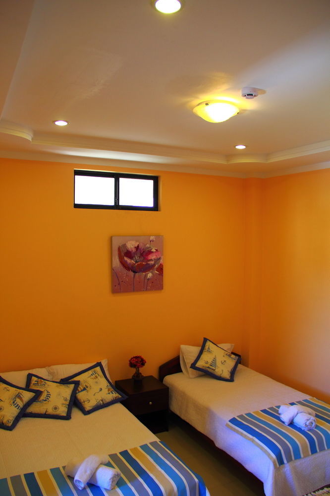 Hostal Duncan Puerto Ayora  Buitenkant foto